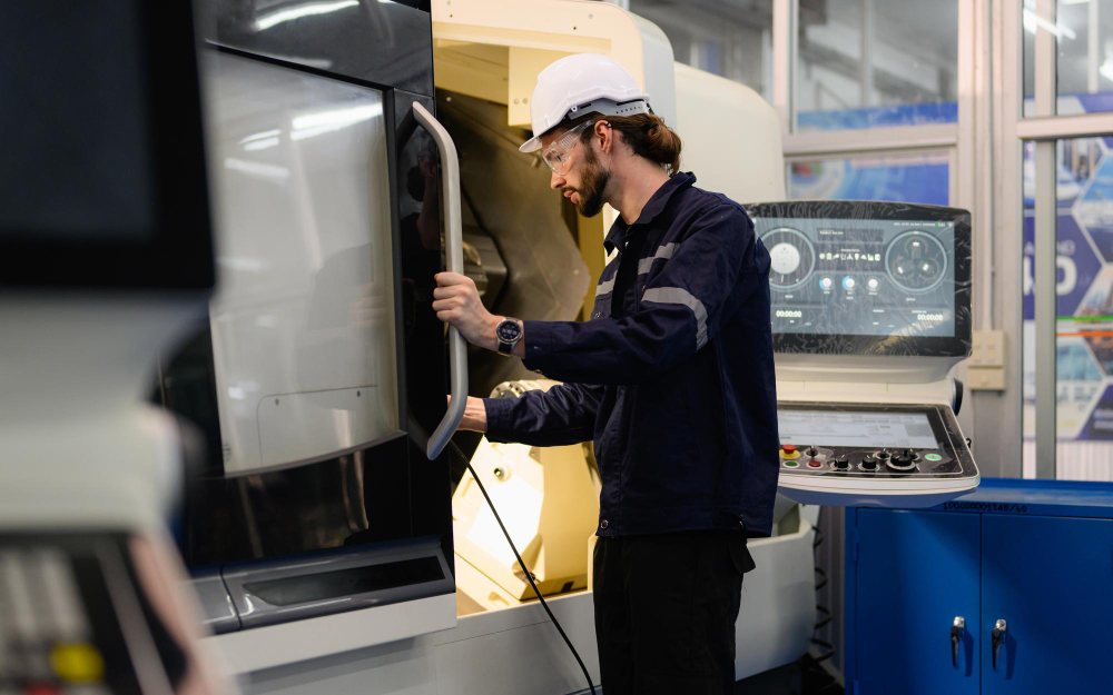 Operatore di macchinari a controllo numerico CNC