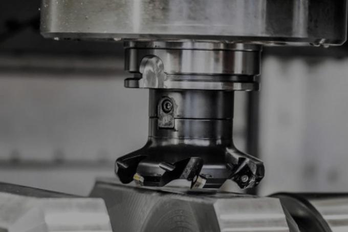 Fresatura CNC di precisione per componenti industriali, prototipi e particolari meccanici destinati a settori ad alta richiesta tecnica